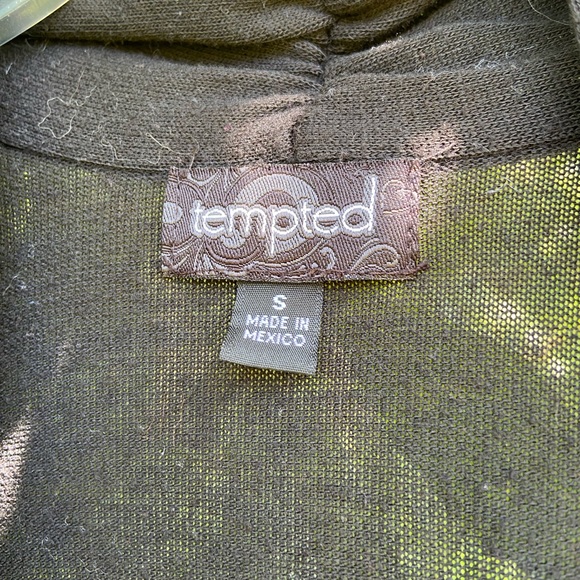 Tempted cardigan,size Small 63% Polyester 34%Rayon 3%Spandex - Picture 4 of 5